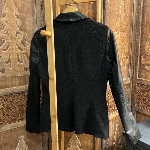 Blazer - Picture 3 of 7